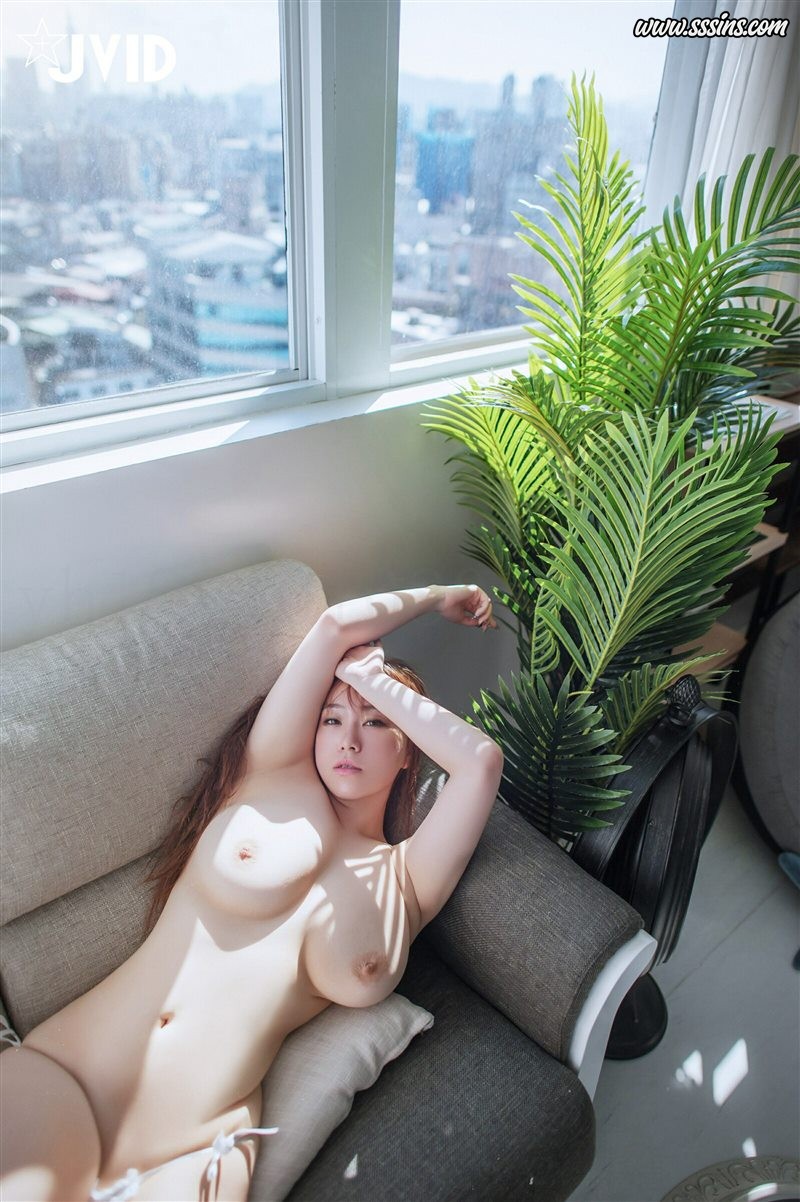 JVID_Julie藏獒 – H罩杯巨乳藏獒，回國後的性感絕美首發 [137P／143.4MB]