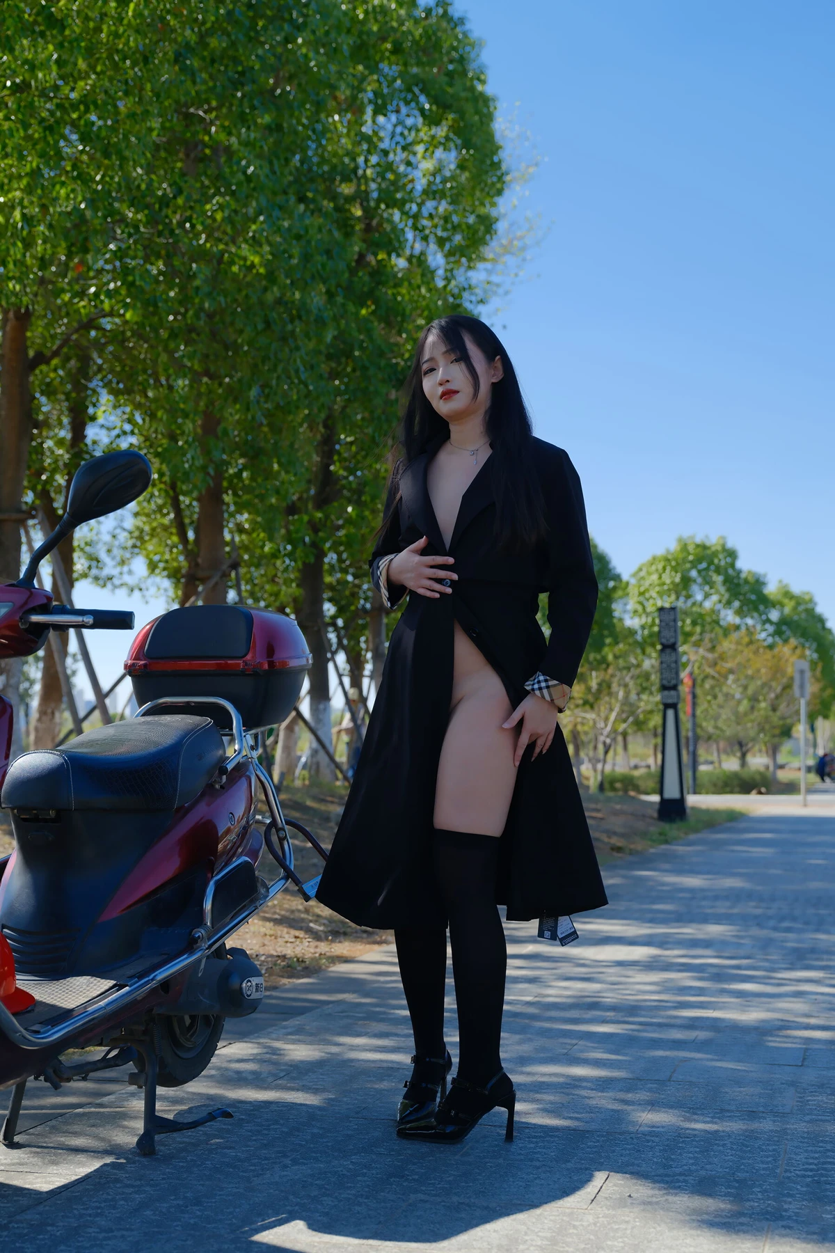 小泽 – 黑丝御姐 户外露出 Set.01