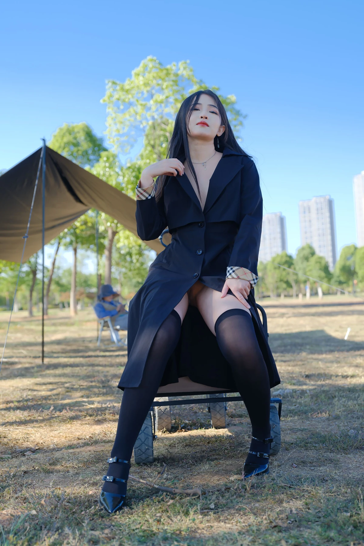 小泽 – 黑色丝袜女同事 户外露出 Set.02