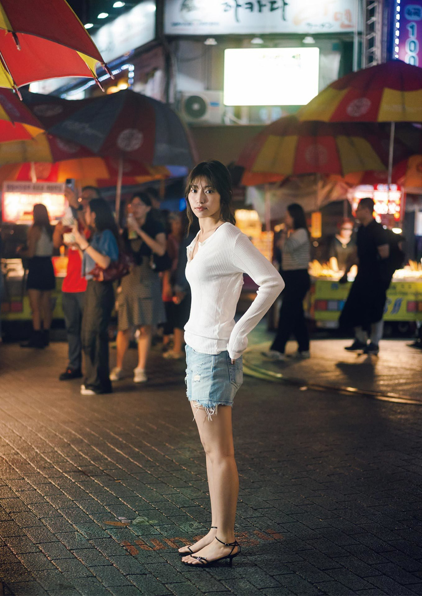 Emiri Yamashita 山下エミリー, 1st写真集 『SHY』 Set.01