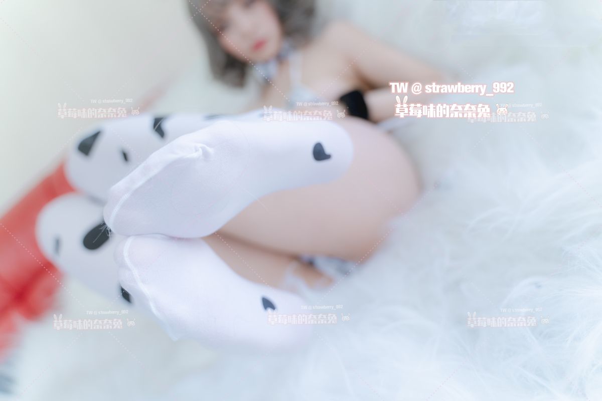 Coser@草莓味奈奈兔 – 奶牛 (32P – 3V)