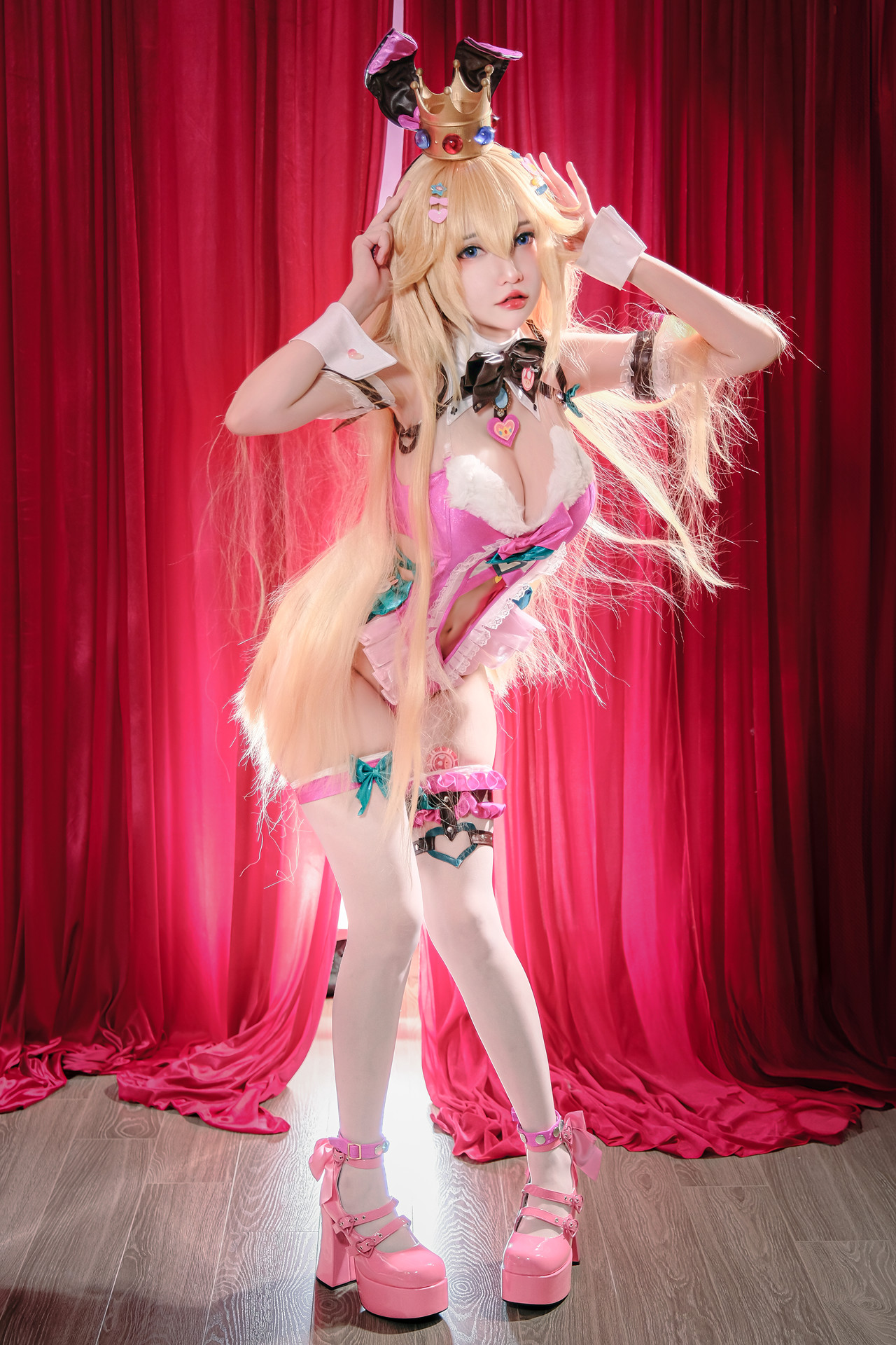 Potato Godzilla ポテトゴジラ, 写真集 Peach Bunny Girl