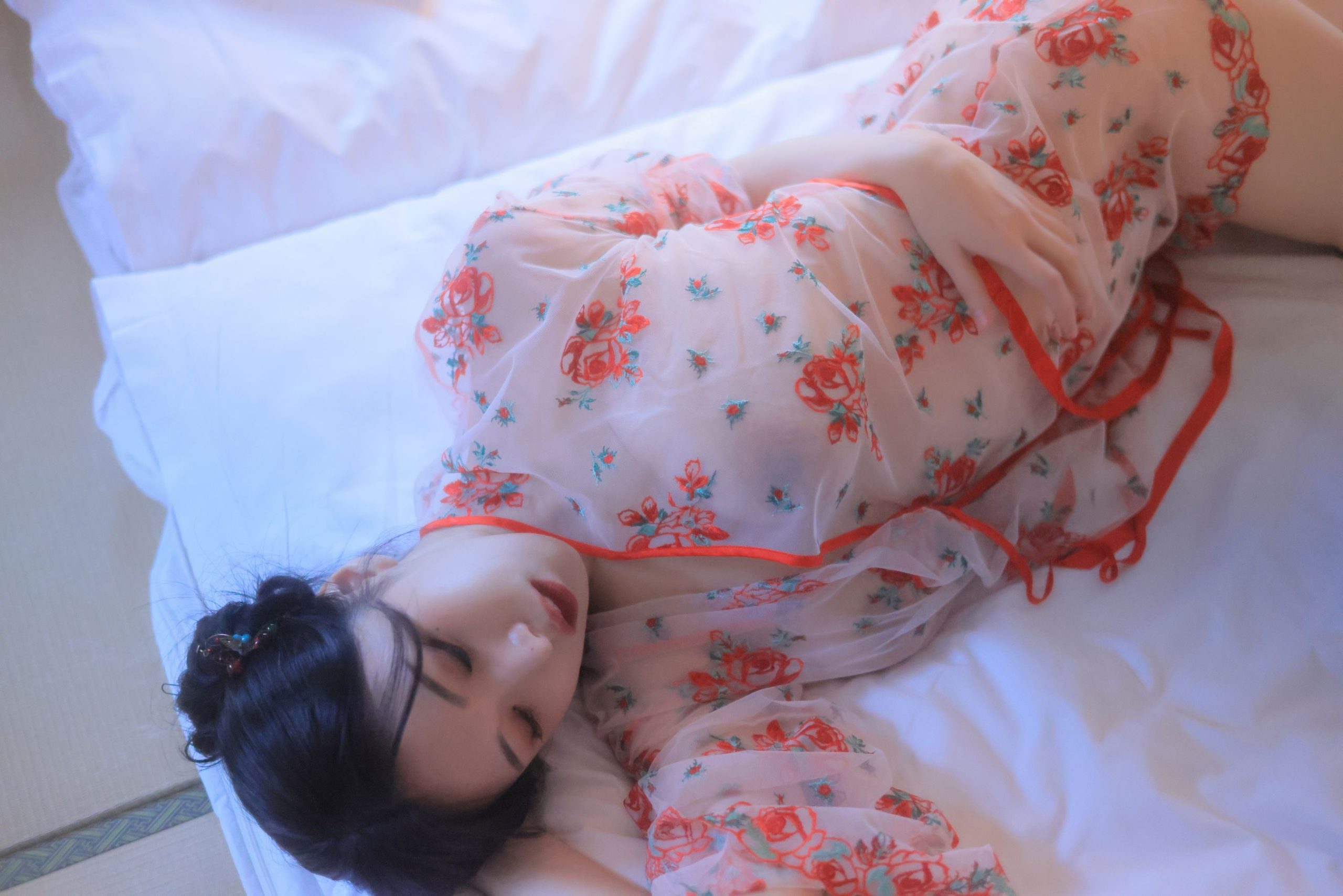 Yeonwoo - Heat - 1
