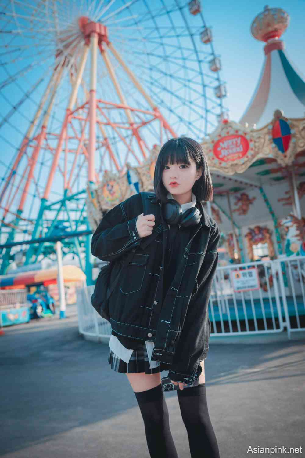 DJAWA Photo – Jeong Jenny (정제니) – Theme Park Girl