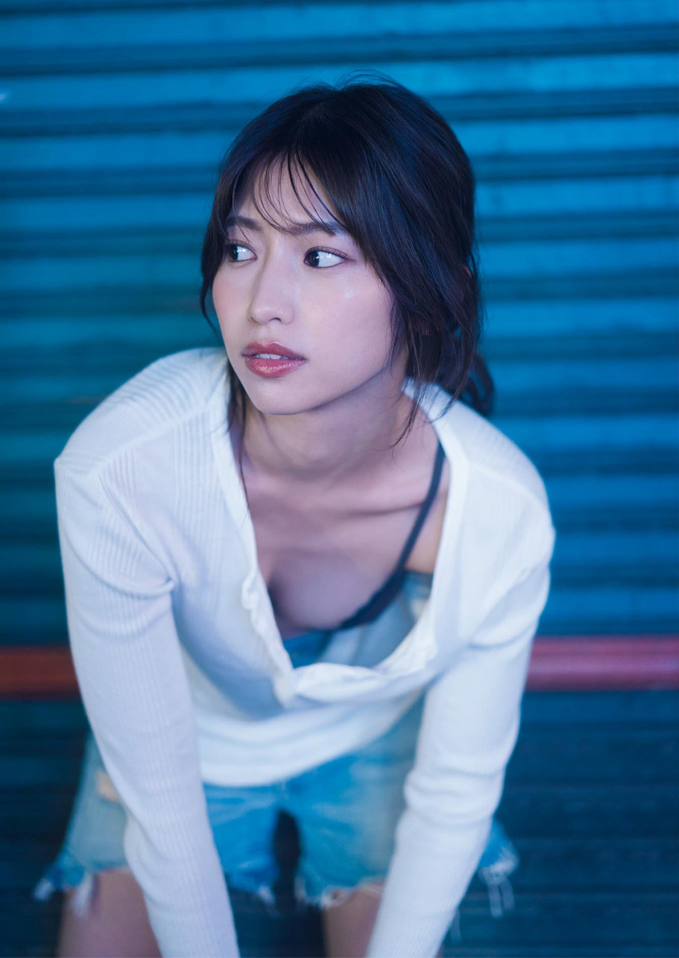 Emiri Yamashita 山下エミリー, 1st写真集 『SHY』 Set.01