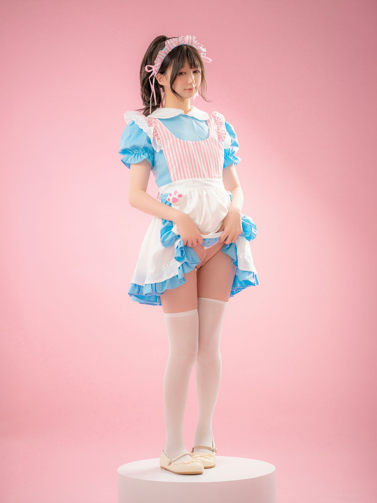 Coser@NAGISA魔物喵 – メイド喫茶 (91P)