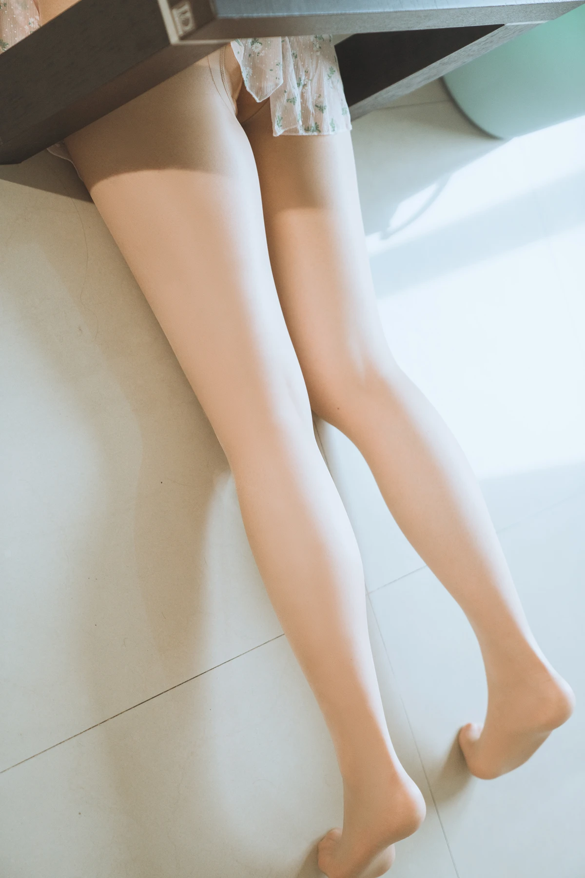 Cosplay Natsuko夏夏子 – 碎花围裙