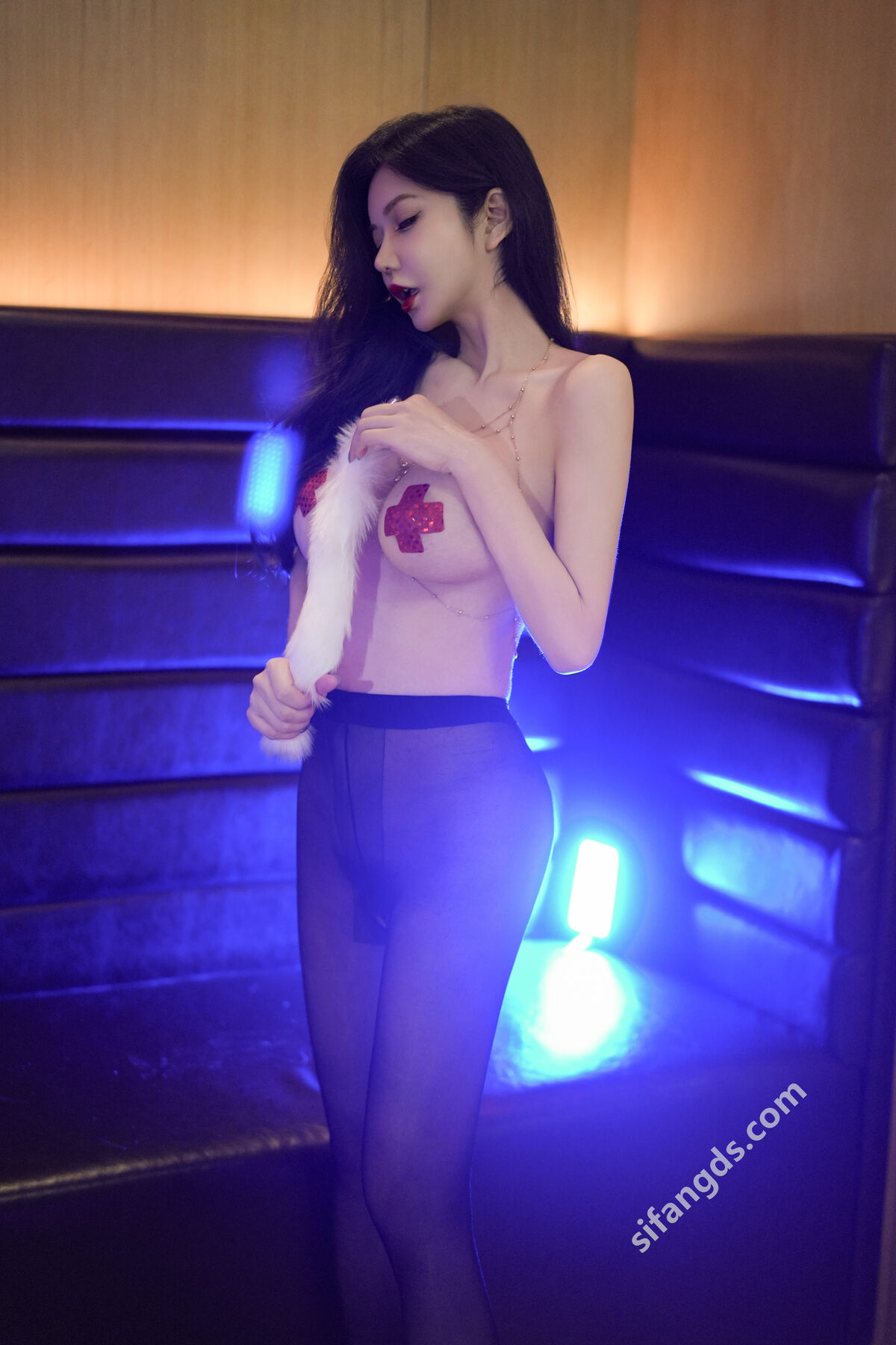 XR Uncensored Xin Yan Xiao Gong Zhu 心妍小公主 – R18 秀人网模特 狐狸尾巴 (75P – 4V)