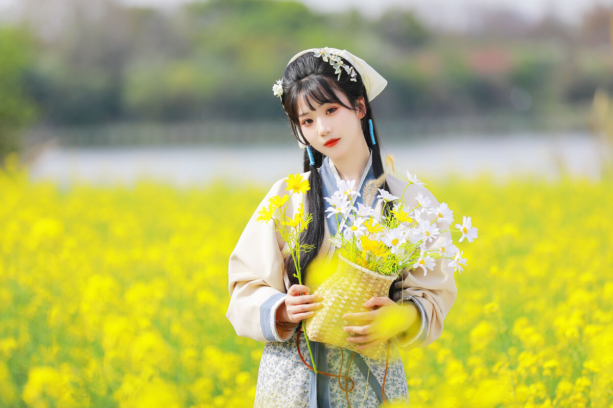 YiTuYu艺图语 Vol.8416 周周Ay (26P)