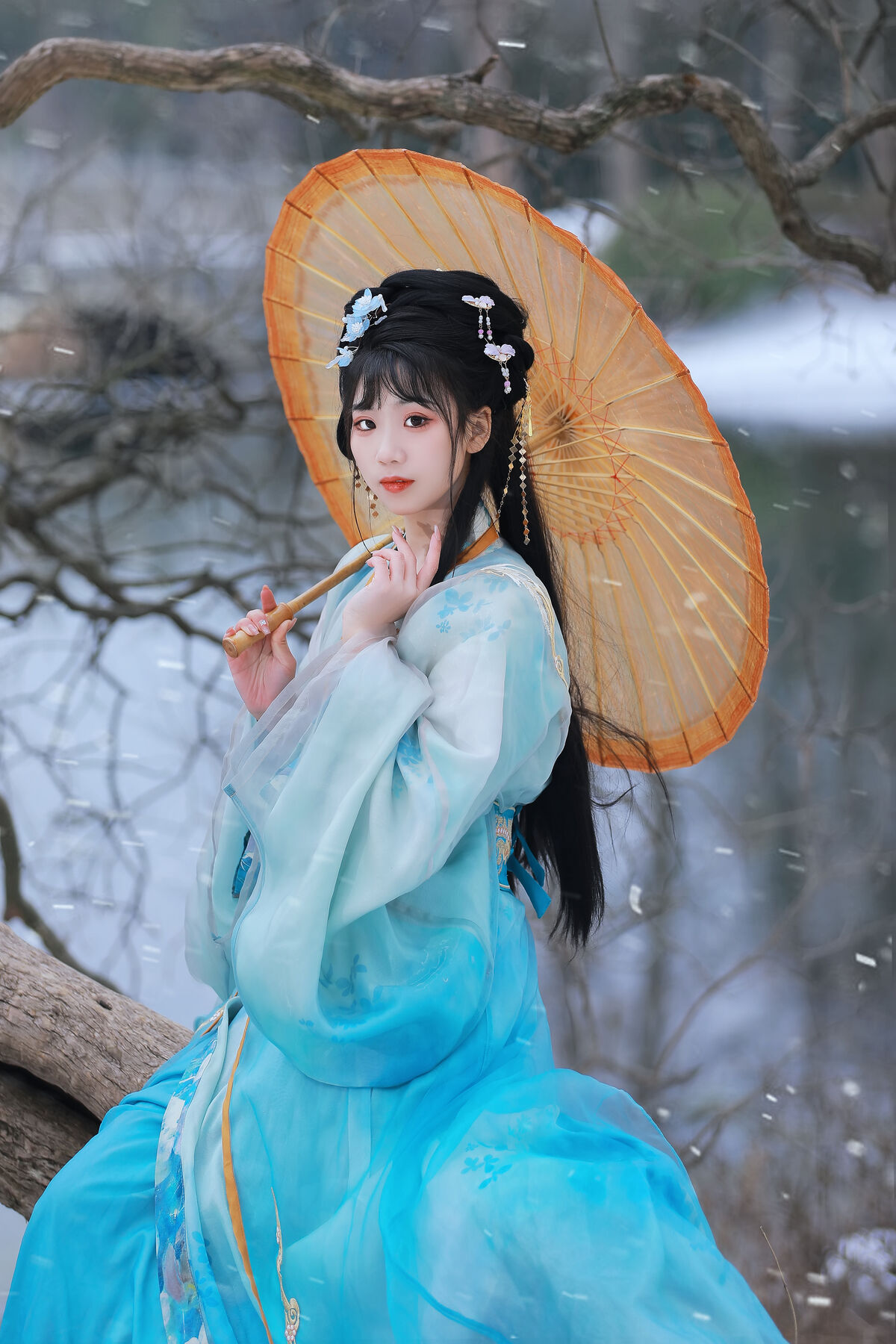 YiTuYu艺图语 Vol.8408 周周Ay (23P)