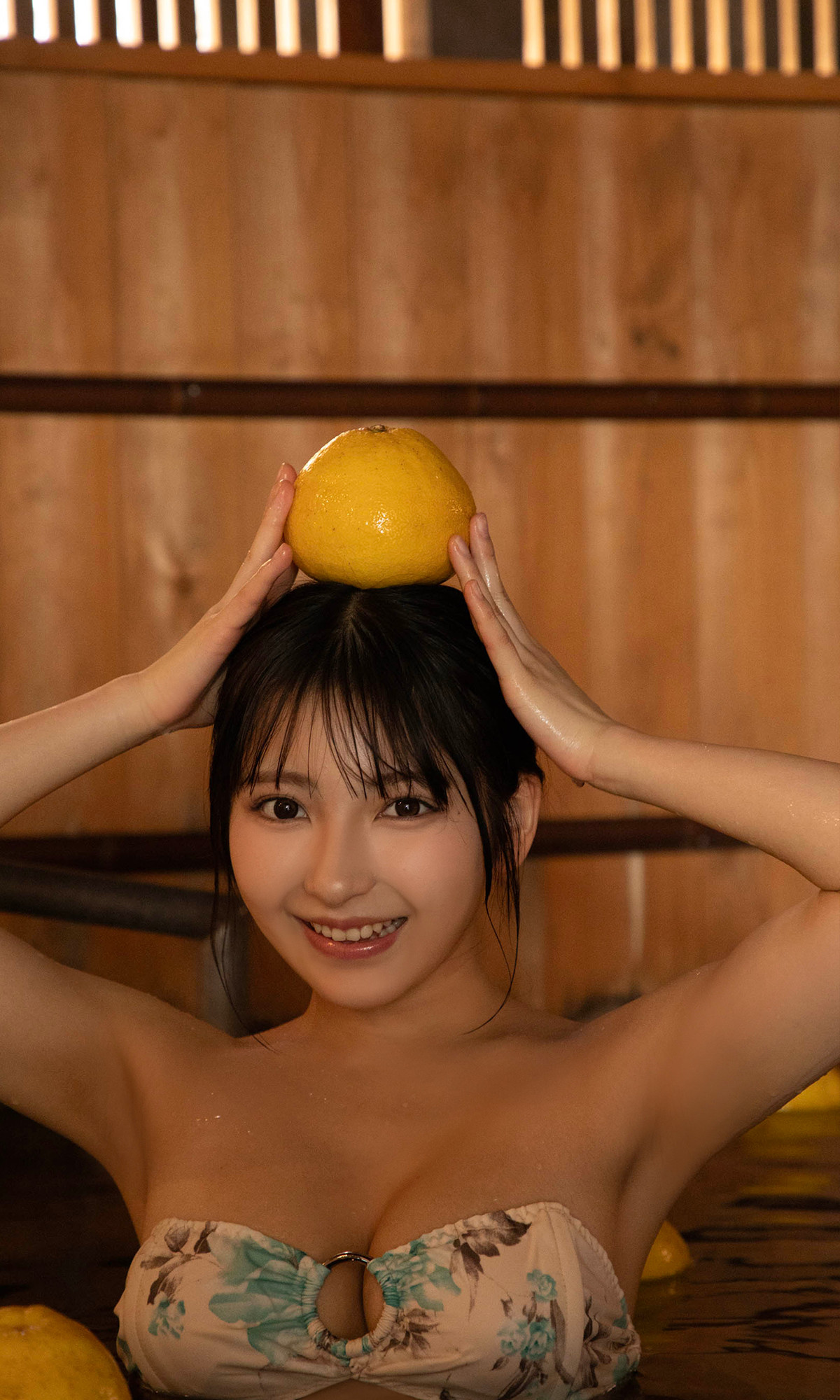Toumi 十味, 週プレ Photo Book 「キミと春らんまん」 Set.02