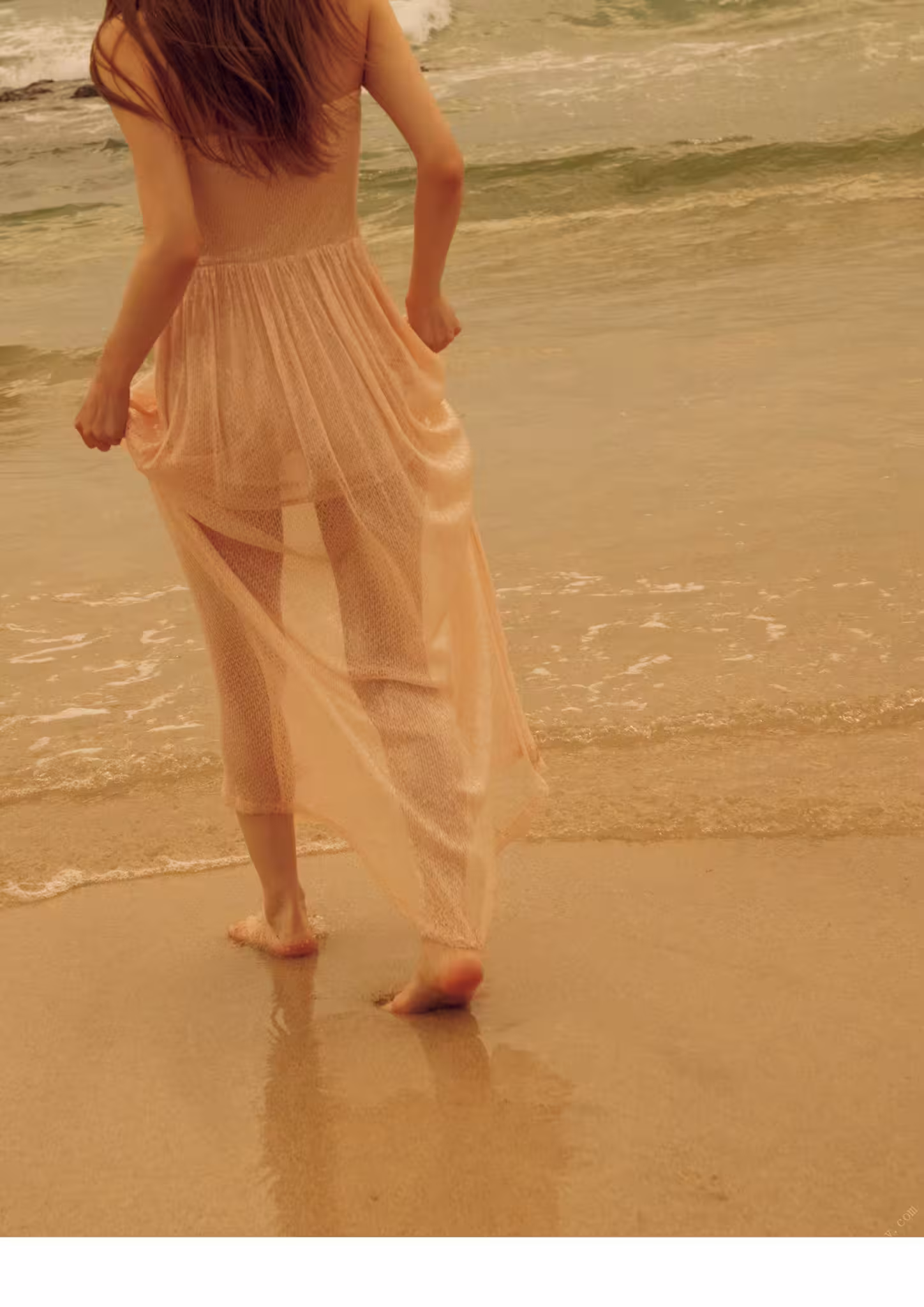 [桐谷まつり] 身材豐滿渾圓 胸前曲線性感爆表 (37 Photos)