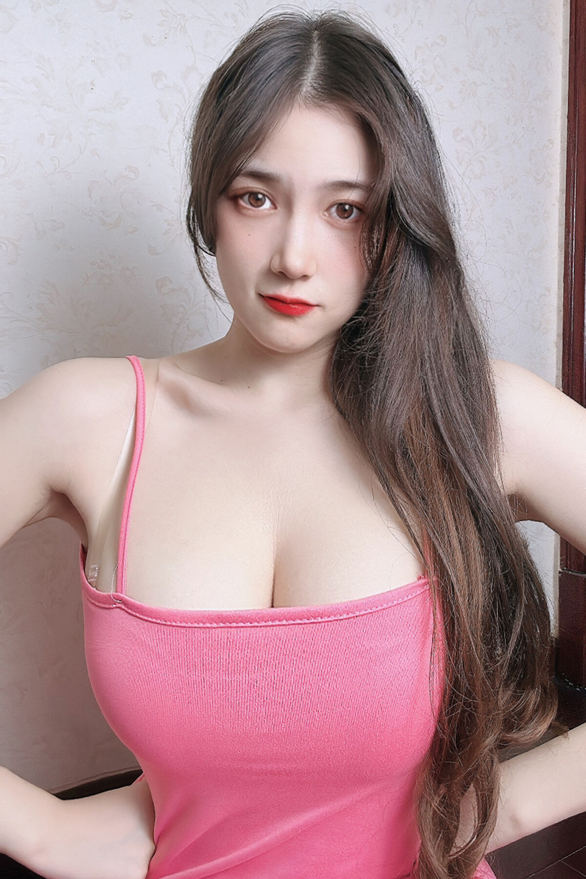 可可西yyy – 粉红吊带裙