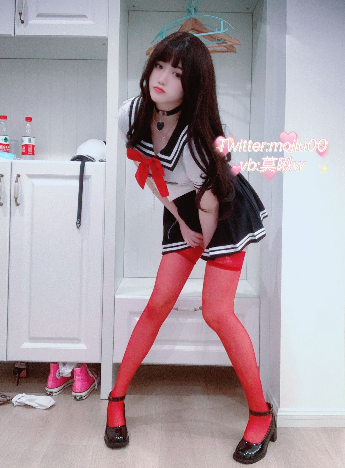 Coser@小青茗 – 露脸JK定制红色丝袜 (33P)
