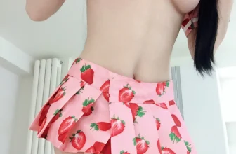 [網路收集系列]福利姬 沂禾喵喵《 色氣草莓水手服 》大尺度VIP福利帖[51P]