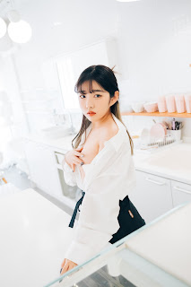 [Loozy] Sonson (손손) – Nude Apron
