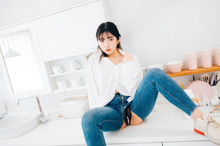 [Loozy] Sonson (손손) – Nude Apron