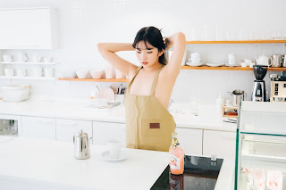 [Loozy] Sonson (손손) – Nude Apron