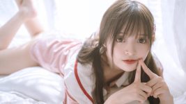 Coser@草莓味奈奈兔 草莓味的居家少女