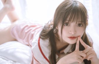 Coser@草莓味奈奈兔 草莓味的居家少女