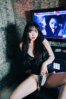 [Loozy] Son Ye-Eun (손예은) – Player (S.ver)