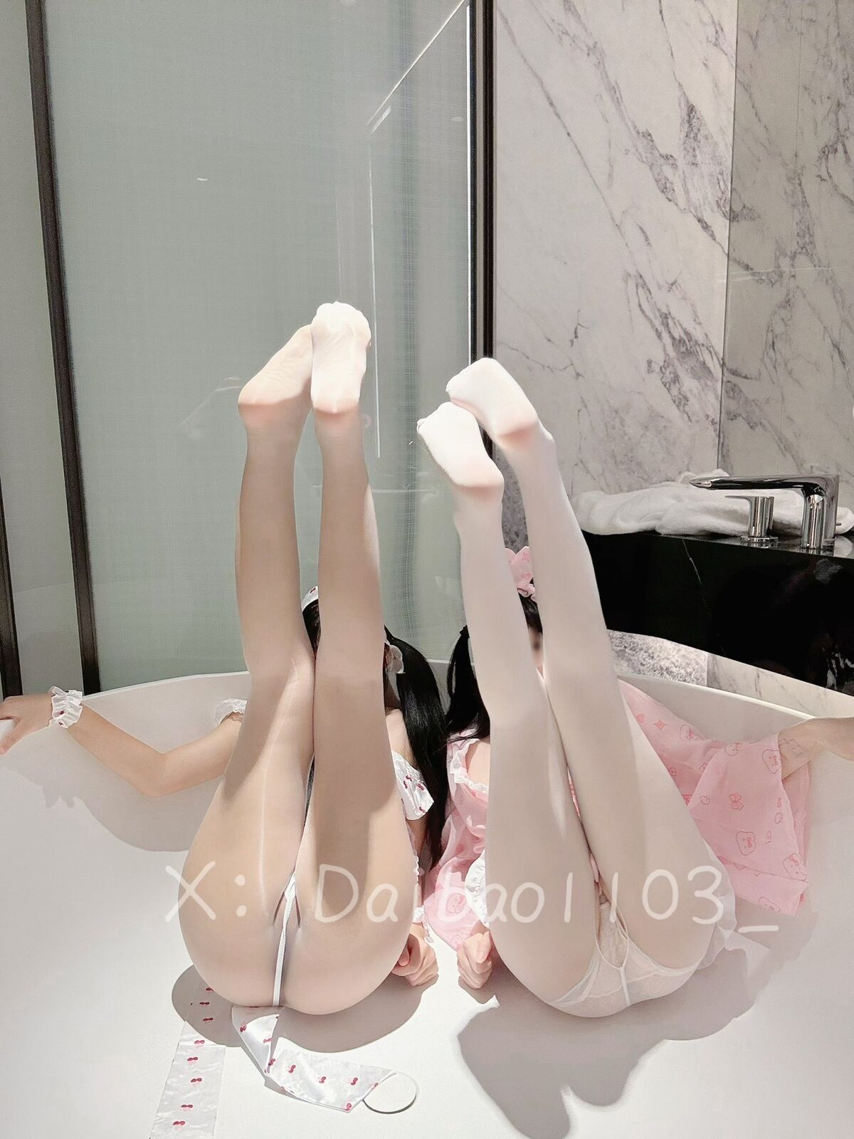 Coser@一枚呆呆 – 极品萝莉 (90P – 81V)