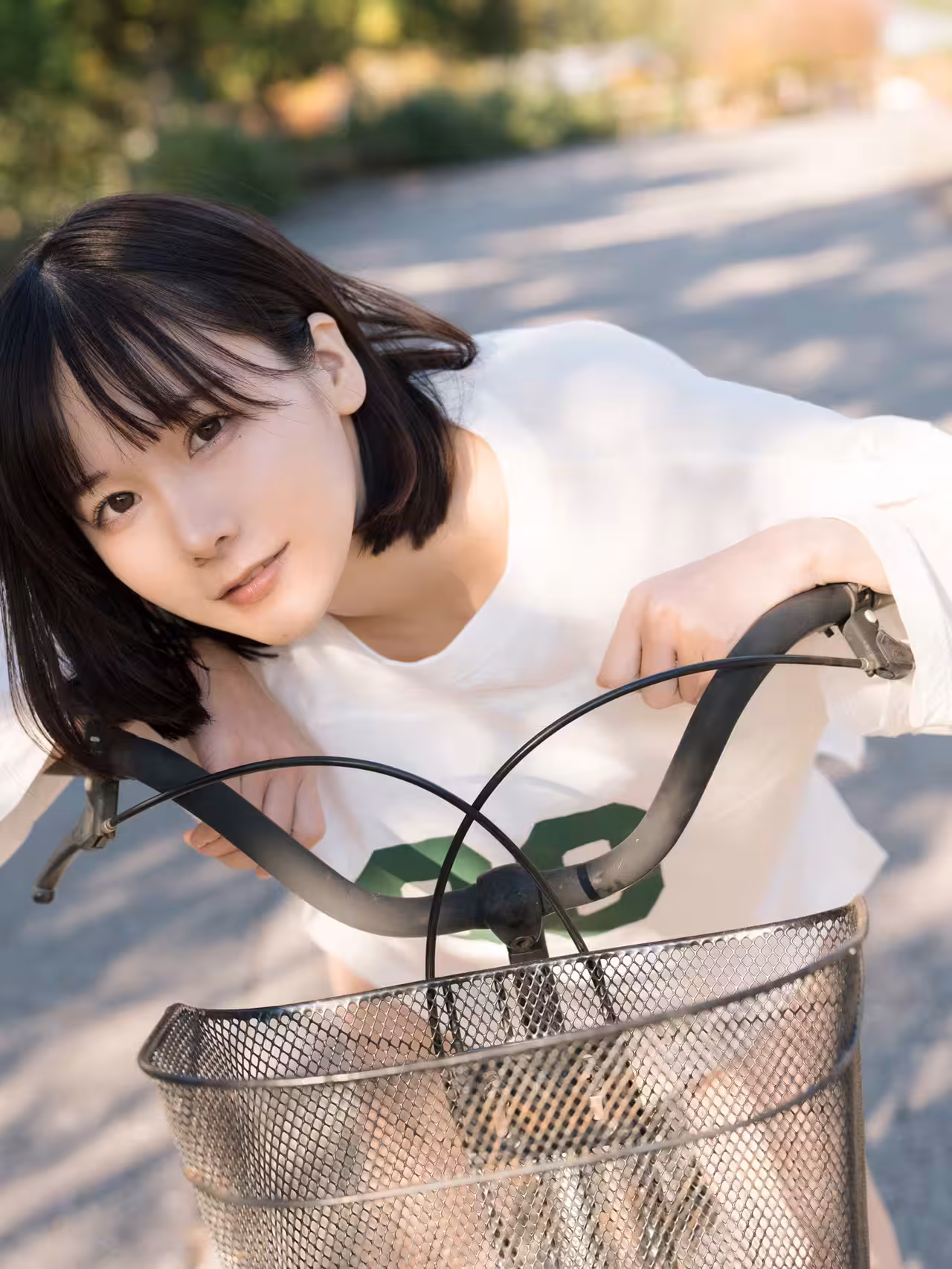 [けんけん] 鄰家女孩露出甜美微笑直接誘惑你的身心 (46 Photos)