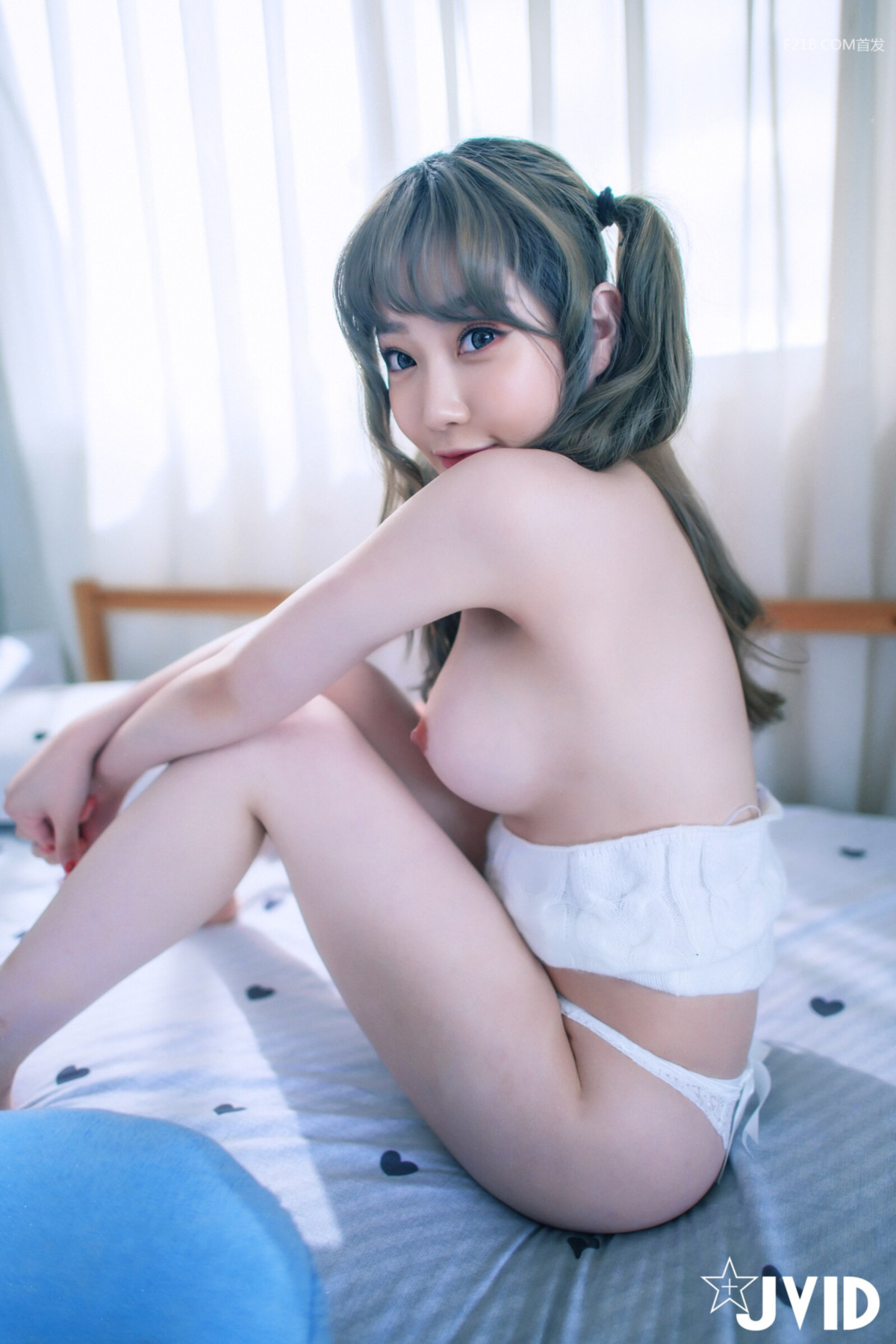 JVID 璃奈醬 – 兄弟一起把玩超美極品充氣娃娃，誤觸開關，一秒變真人 掰超開特寫／想咬一口鮑 Set.04