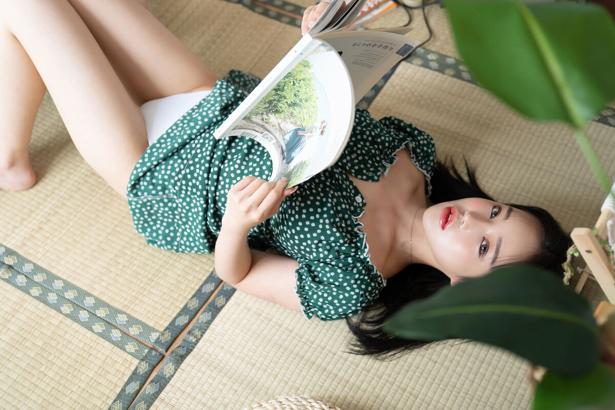 Leeae 이아이 – Hot Vacation (32P)