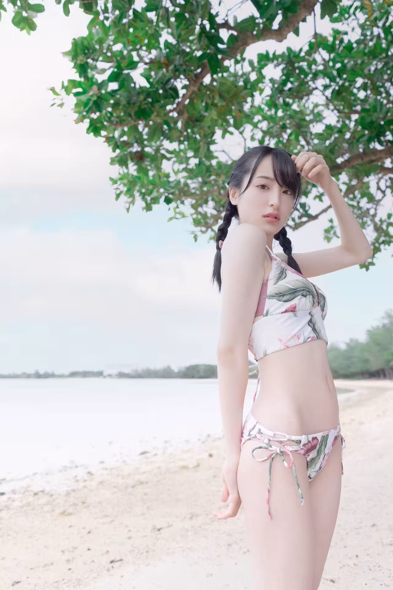 [川原美咲] 飽滿曲線讓人眼睛大吃冰淇淋！畫面太消魂 (34 Photos)