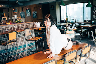[Loozy] Son Ye-Eun (손예은) – Tainted Love Bar