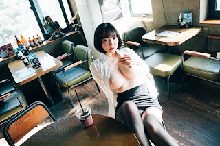 [Loozy] Son Ye-Eun (손예은) – Tainted Love Bar