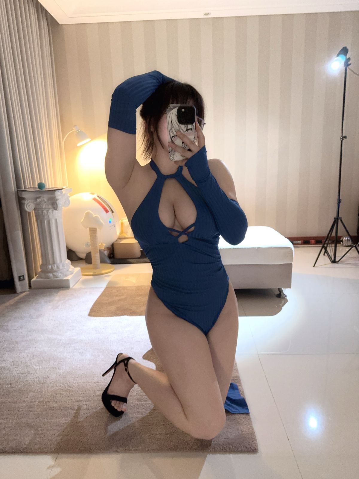 Coser@皮皮奶可可爱了啦 – 蓝色旗袍 (18P – 1V)