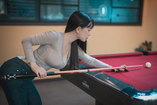 DJAWA Photo – ZziZzi – Billiards Girl