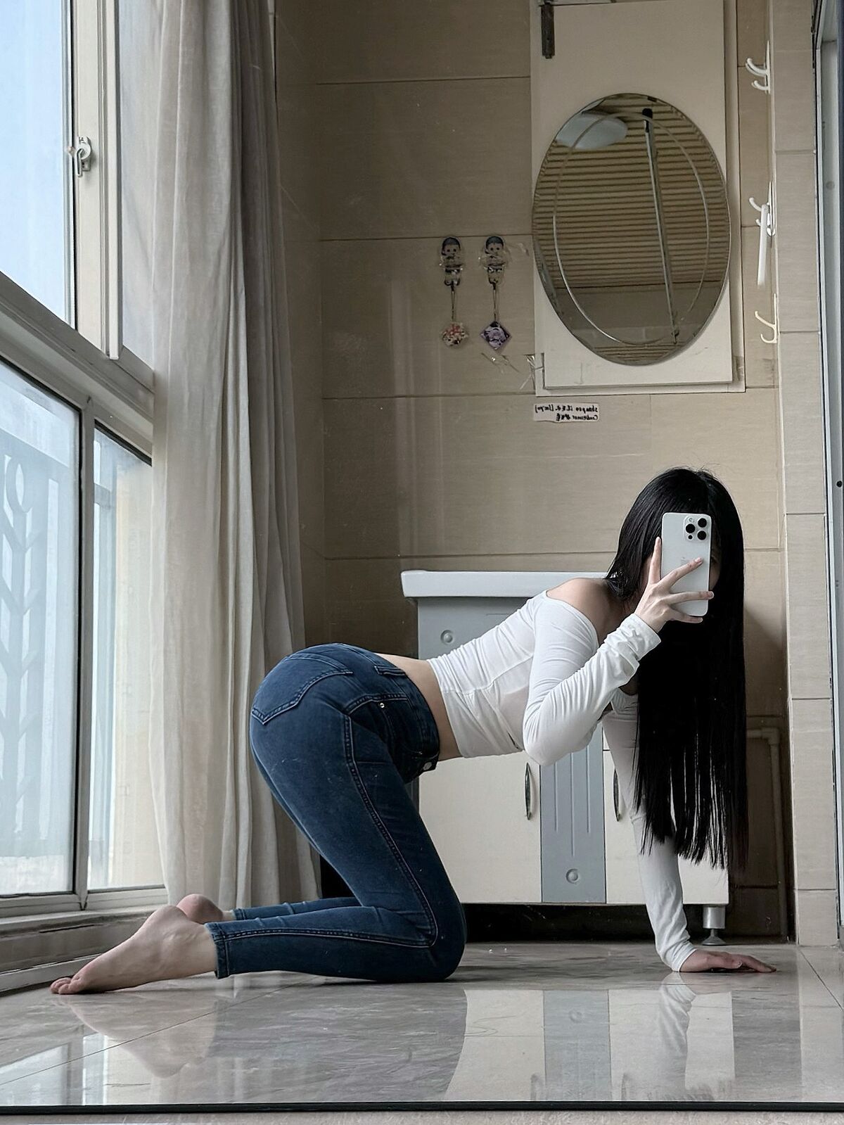Coser@不可爱羚 – 牛仔裤 (29P – 7V)