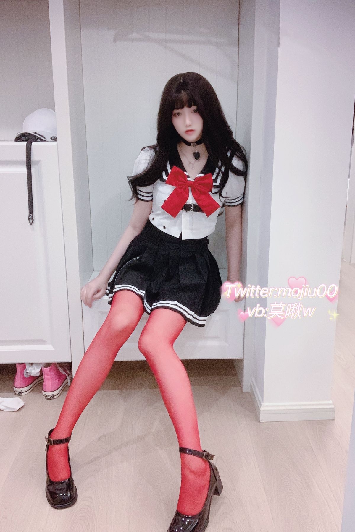 Coser@小青茗 – 露脸JK定制红色丝袜 (33P)
