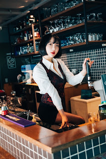 [Loozy] Son Ye-Eun (손예은) – Tainted Love Bar