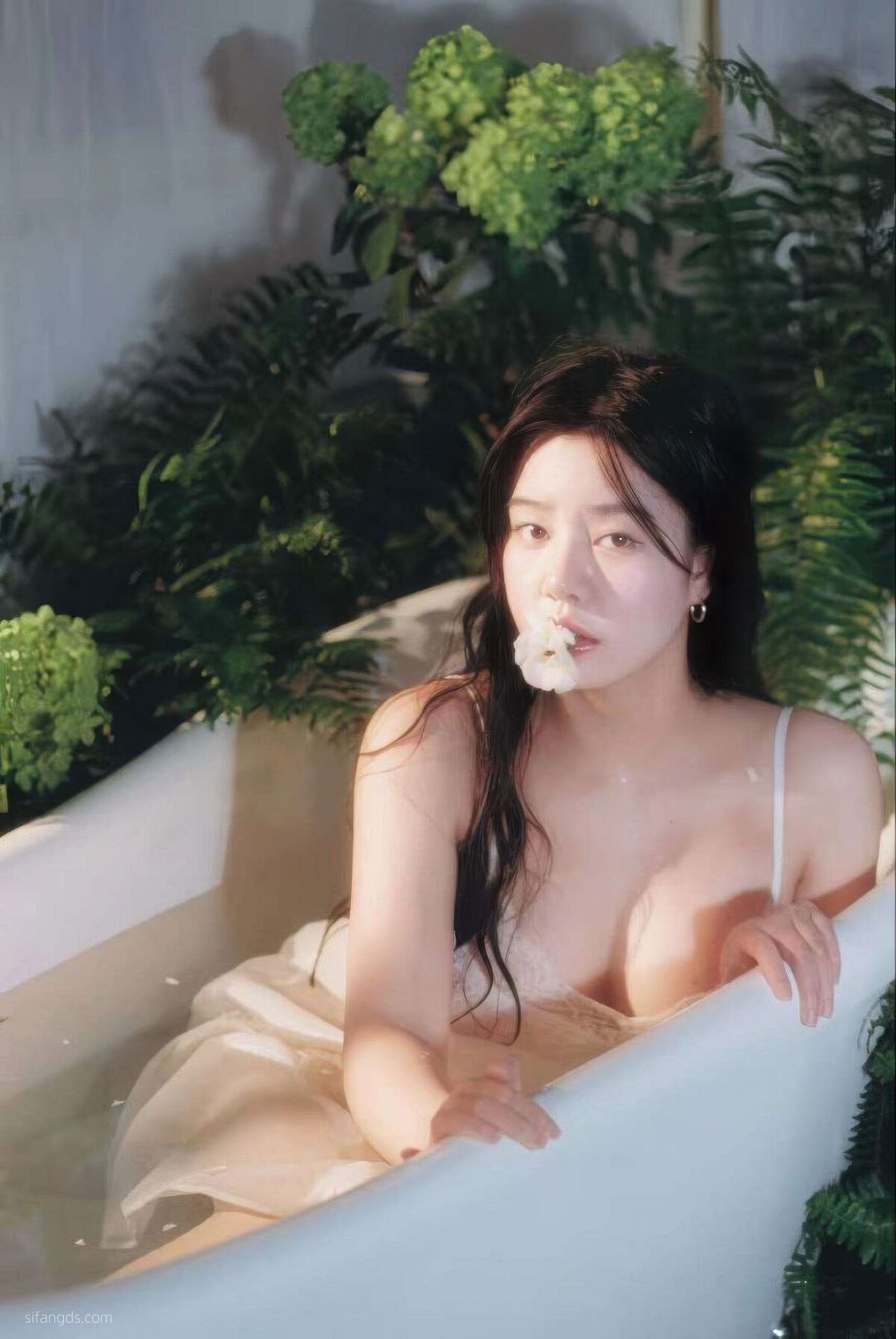 Sha Le Mei Xiao Cang Lao Shi 莎乐美小苍老师 – 网红外围 最新私密群门槛福利 Part02 (61P)