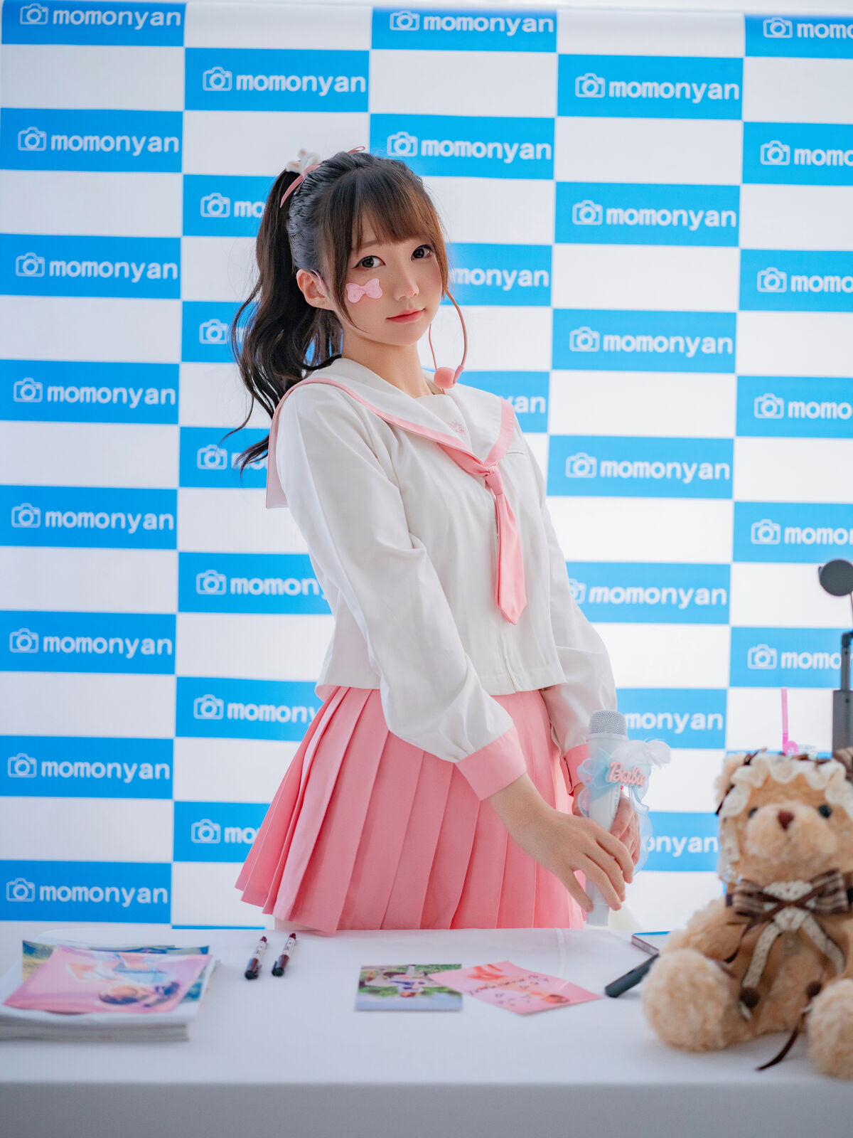 Coser@NAGISA魔物喵 – ビキニアイドルのサイン会 Part01 (61P)