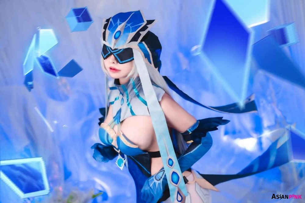 Meenfox Cosplay – Shenhe and Mirror Maiden from Genshin Impact