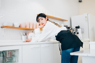 [Loozy] Sonson (손손) – Nude Apron