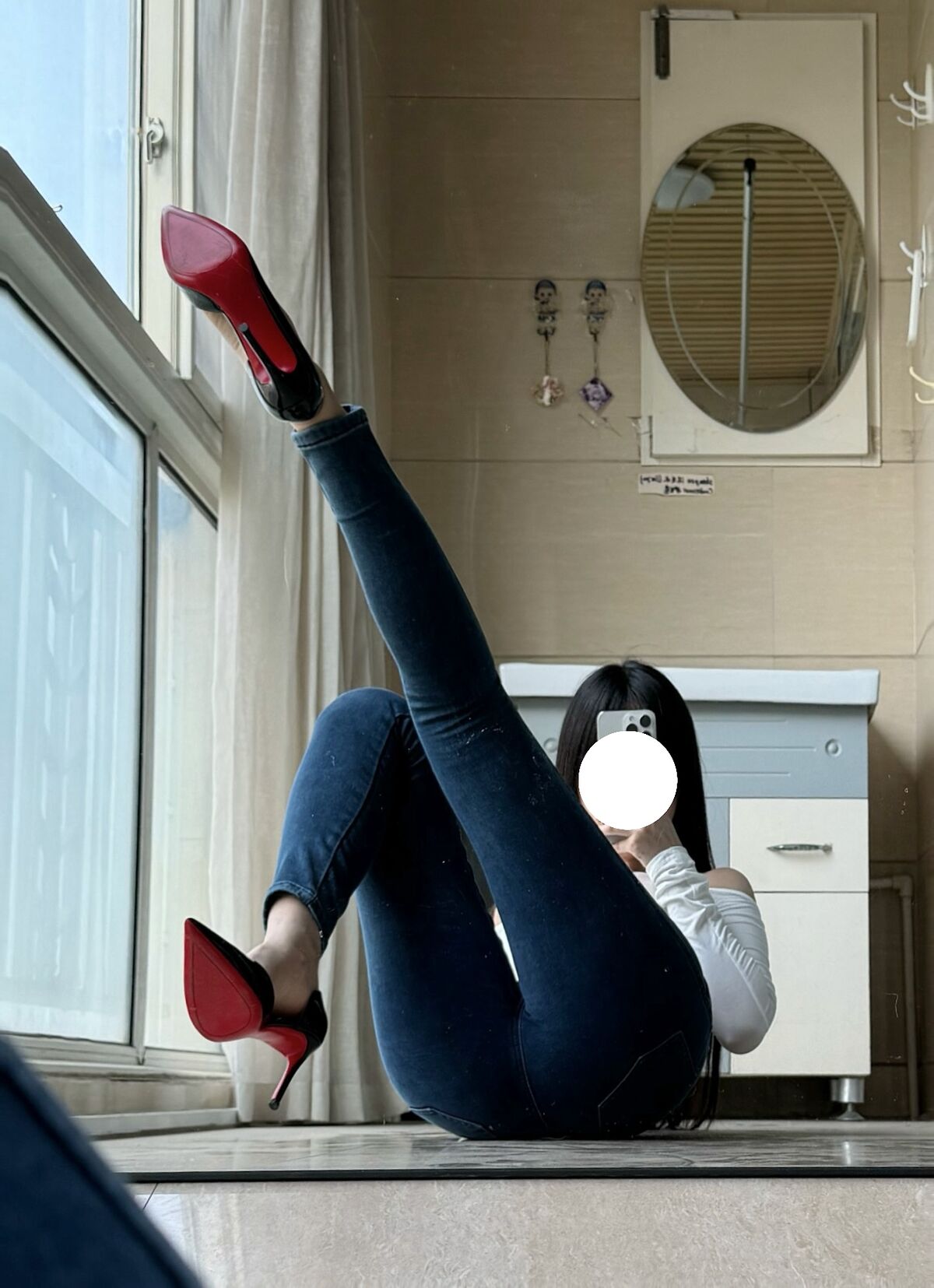 Coser@不可爱羚 – 牛仔裤 (29P – 7V)