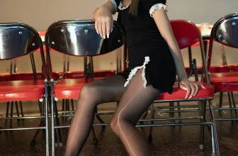 [尤蜜絲系列]Vol.062 腿模 易明 歌舞廳黑絲 美腿寫真[102P]