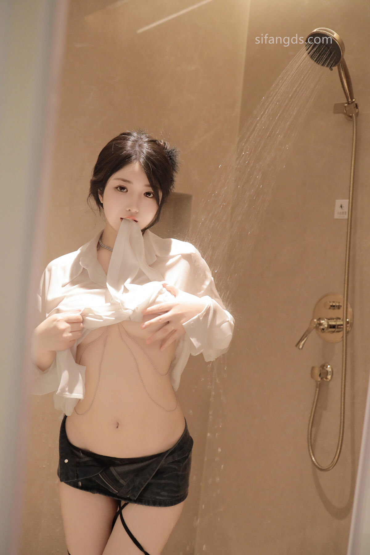 XR Uncensored Chen Xiao Hua 陈小花 – R18 秀人网模特 浴室中的激情 Part01 (47P – 8V)