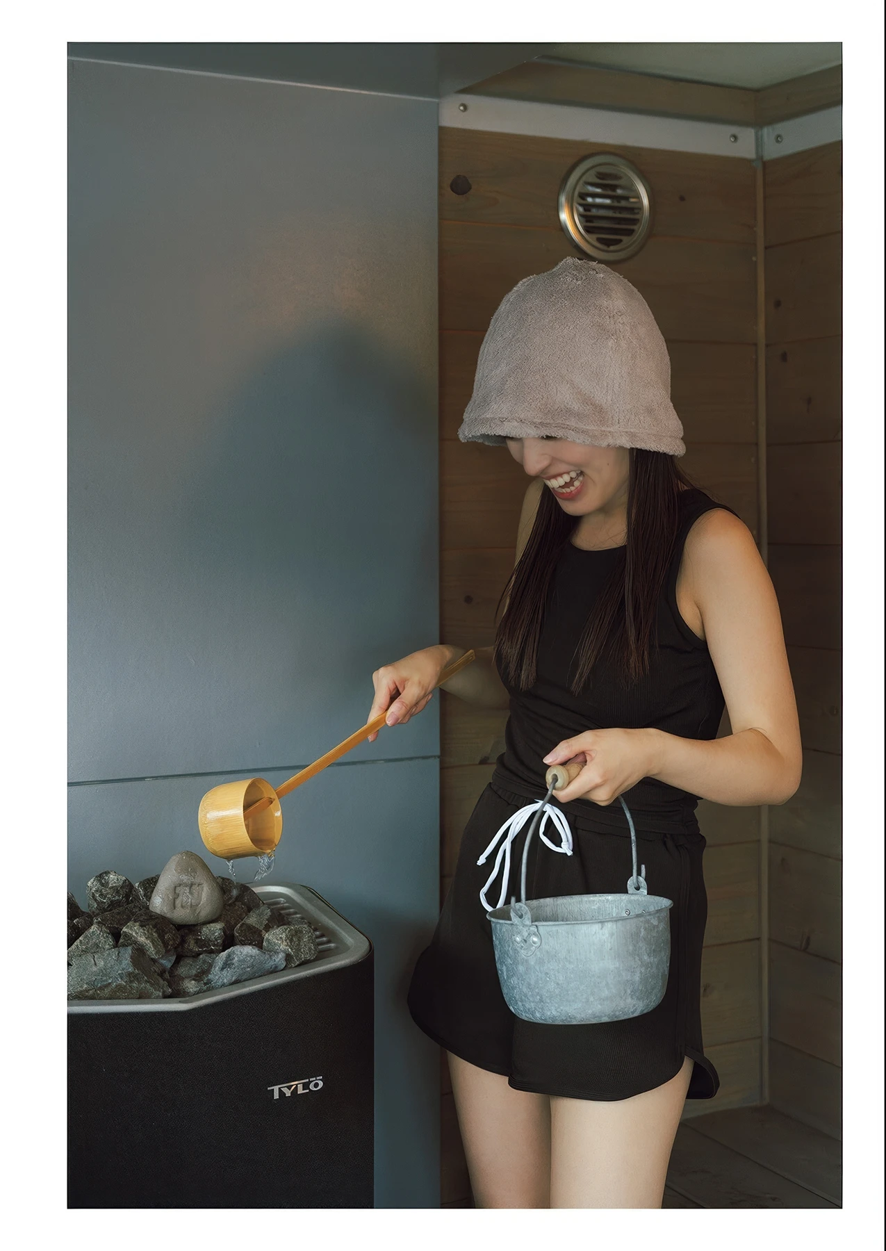 Rikako Aida 逢田梨香子, 写真集 「日々」 Set.01