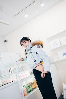 [Loozy] Sonson (손손) – Nude Apron