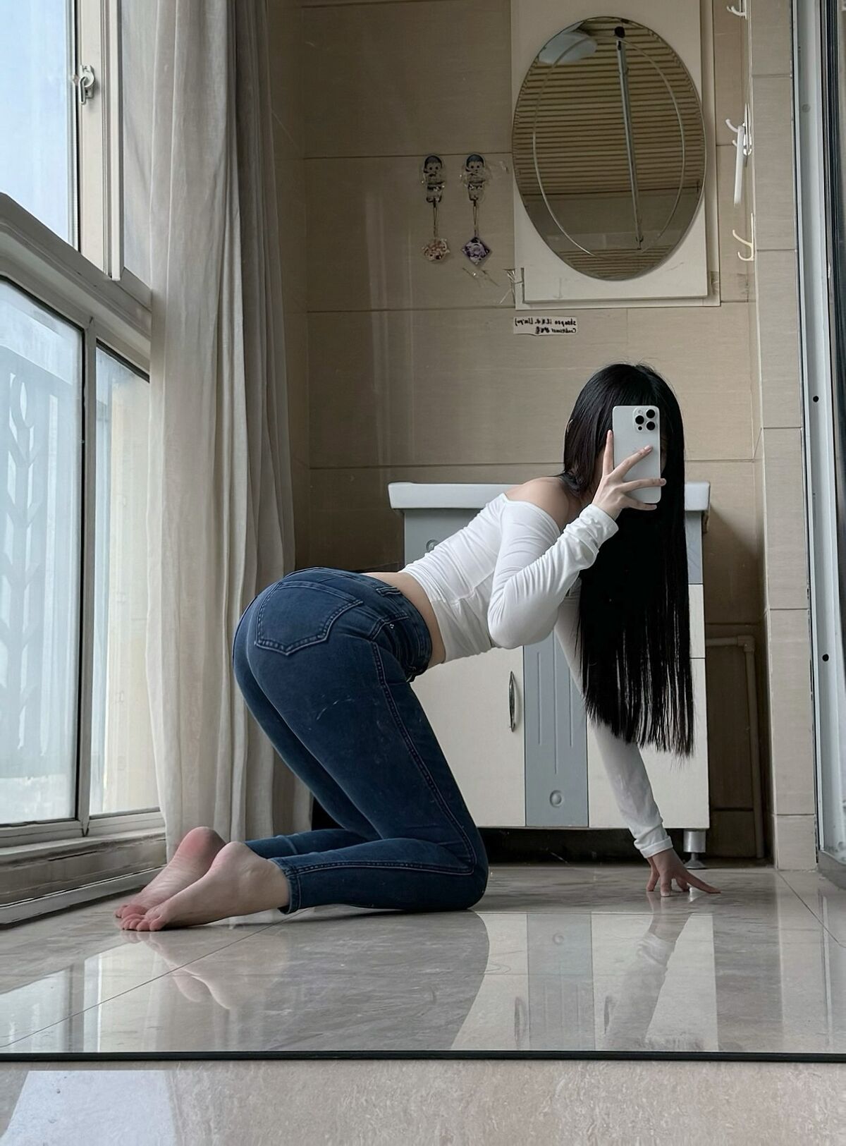 Coser@不可爱羚 – 牛仔裤 (29P – 7V)