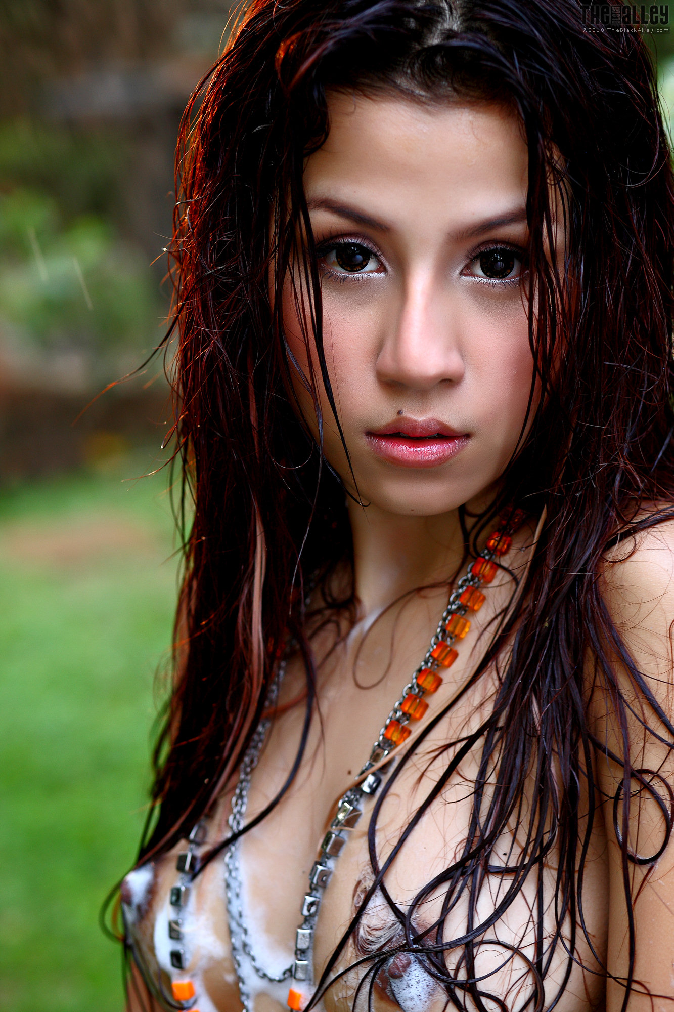 Lydia The Black Alley Photobook Set.04