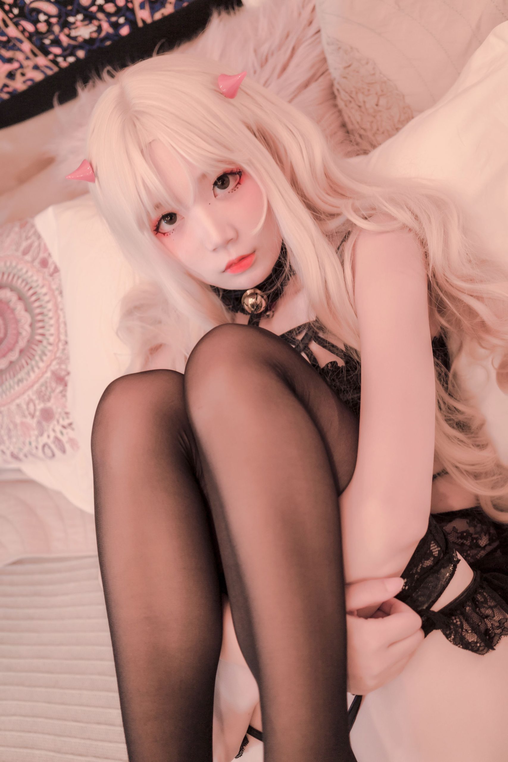 [福利COS] 清纯少女五更百鬼 - 圣女 吊带黑丝