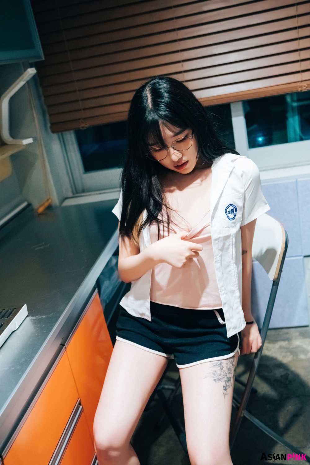 [Loozy] Sonson (손손) – Reading Room